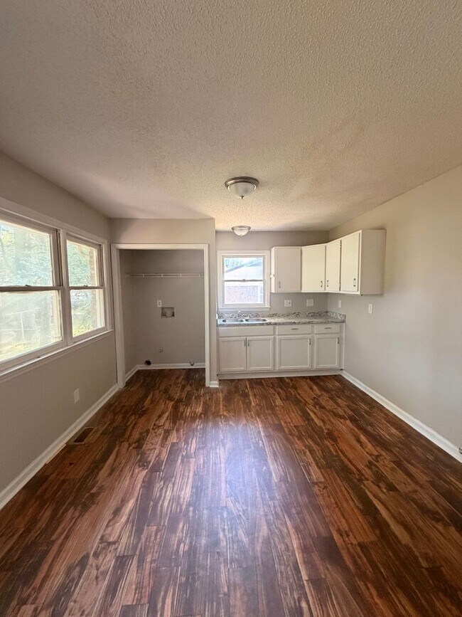 Foto del edificio - 6108 Castle Ct