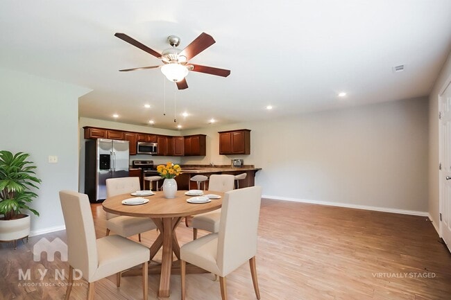 Building Photo - 313 W Thurman St