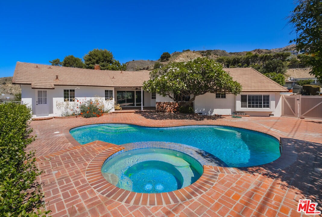 Primary Photo - 1030 Cornell Dr