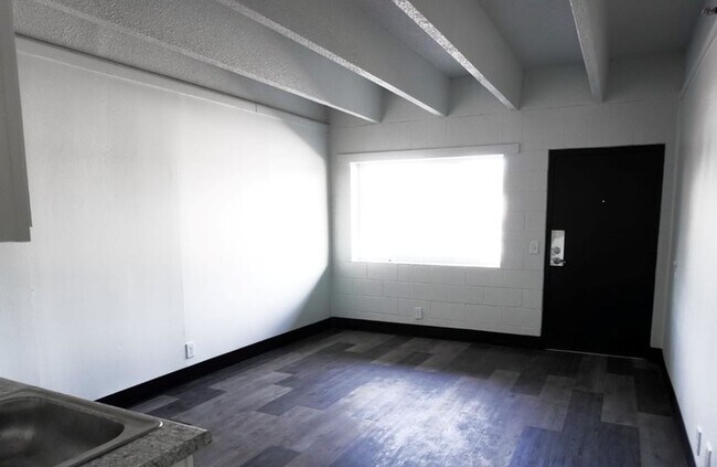 Foto del edificio - Studio Includes All Utilites