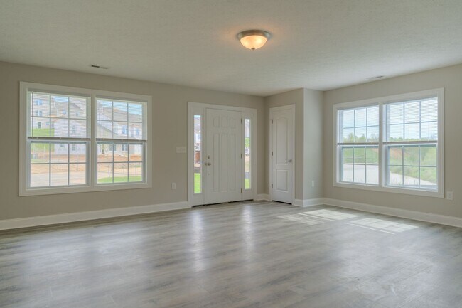 Foto del edificio - More units and move-in options available.