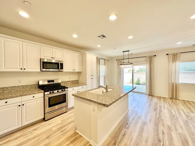 Foto del edificio - Lovely Two-Story Home in the New Community...