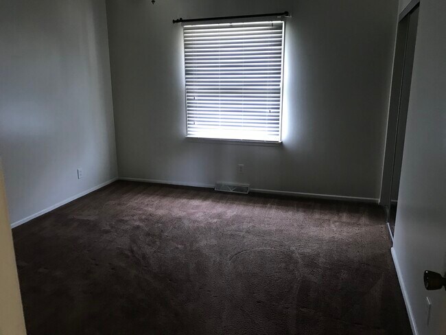 Bedroom - 2211 Sturdy Rd