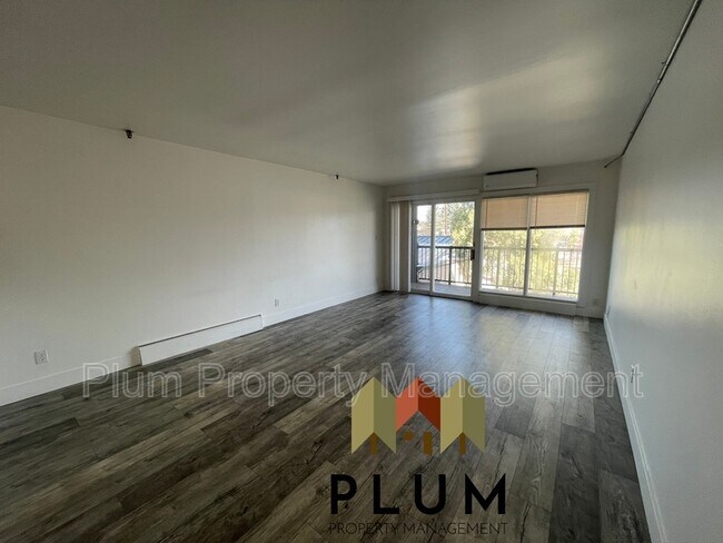 Building Photo - 1547 S Higgins Ave