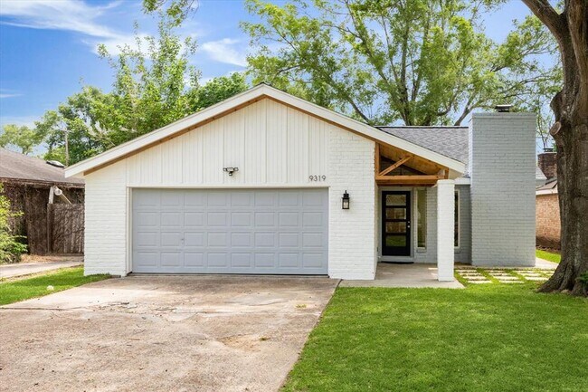 Building Photo - 9319 Carousel Ln