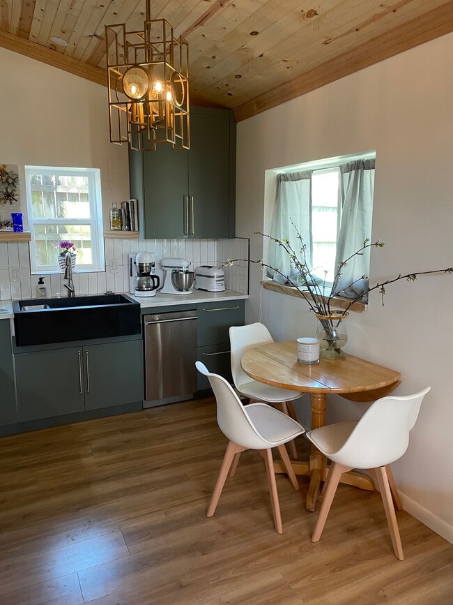 Building Photo - 1116 West 7th Street