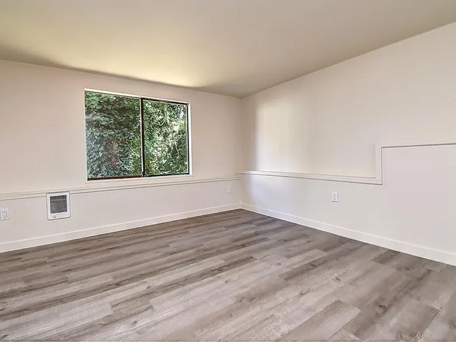 Building Photo - Newly Remodeled 2BR/1BA