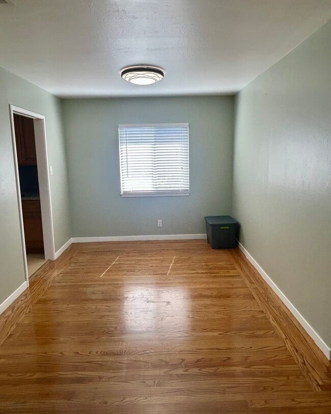Building Photo - Excellent CV Location!  Close to all level...