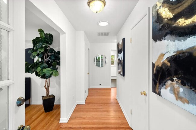 Foto del edificio - 680 Highview Terrace