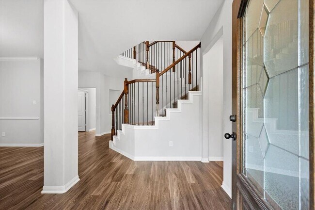 Building Photo - 16085 Deer Pnes Dr