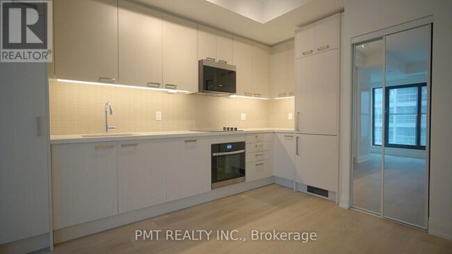 Building Photo - 20 Soudan Ave