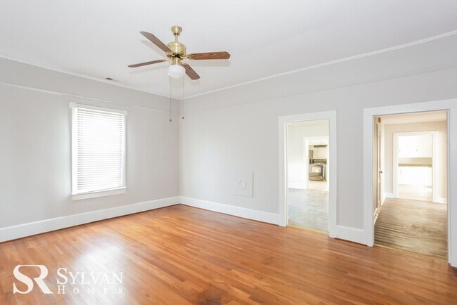 Building Photo - This adorable home is move-in ready