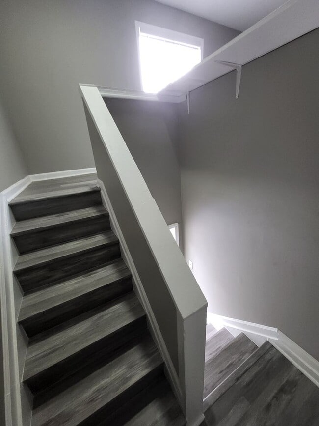 Building Photo - 915 Jack St