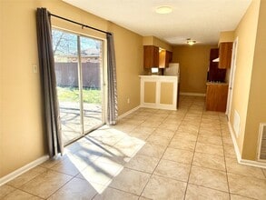 Building Photo - 1809 Capri Ln