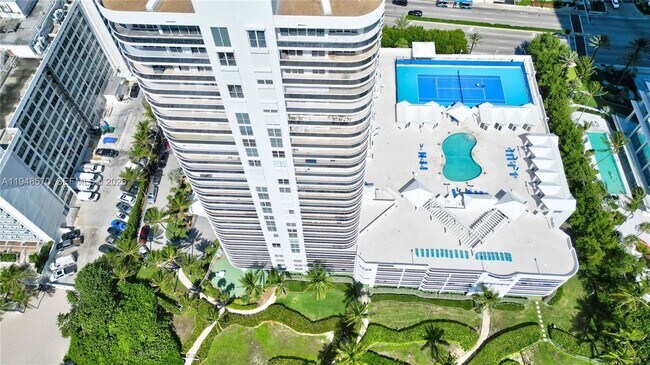 Building Photo - 16711 Collins Ave