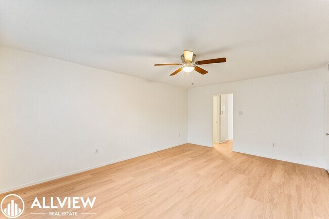 Foto del edificio - 16572 Sabot Ln