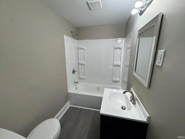 Foto del edificio - 3506 Gaywood Dr