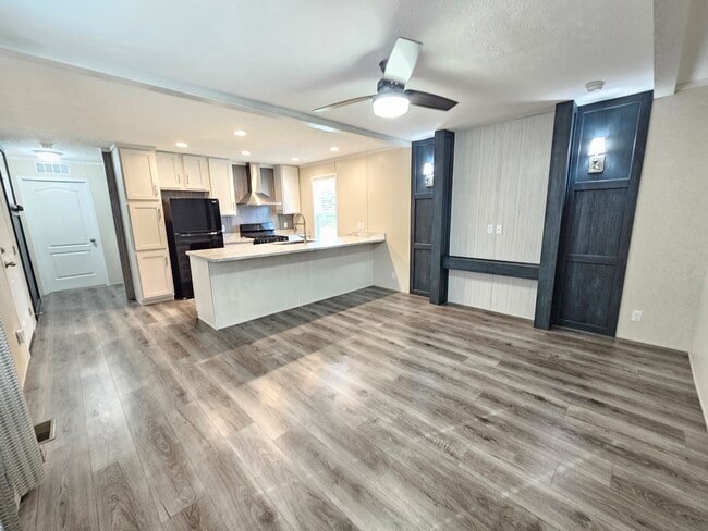 Building Photo - 258 Spruce