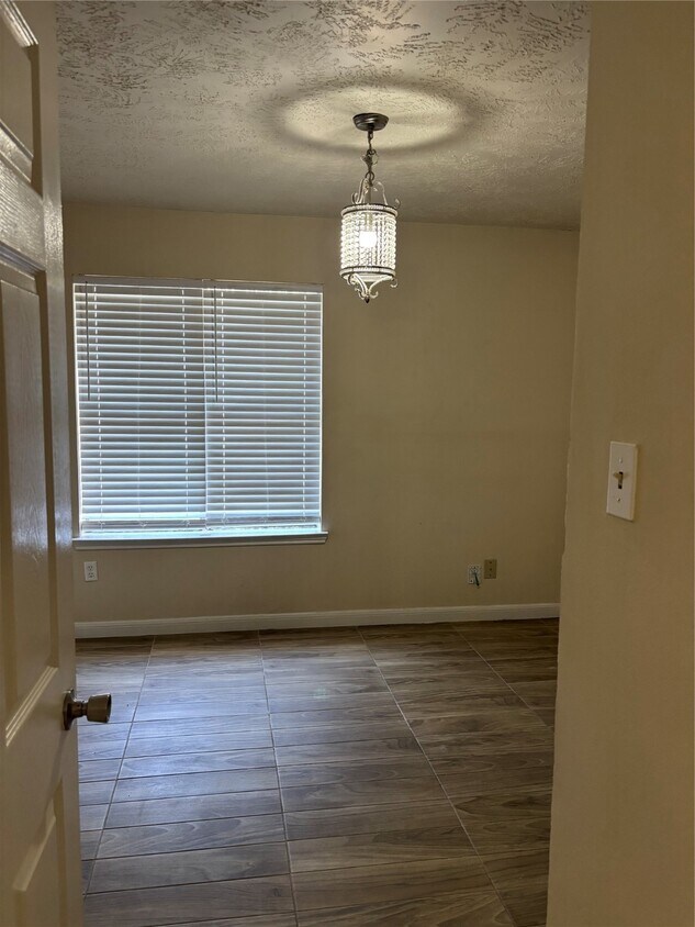 Building Photo - 1034 Heathfield Dr