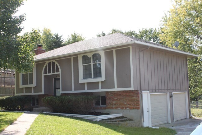 Foto del edificio - AVAILABLE NOW! Beautiful 3 Bedroom Home in...