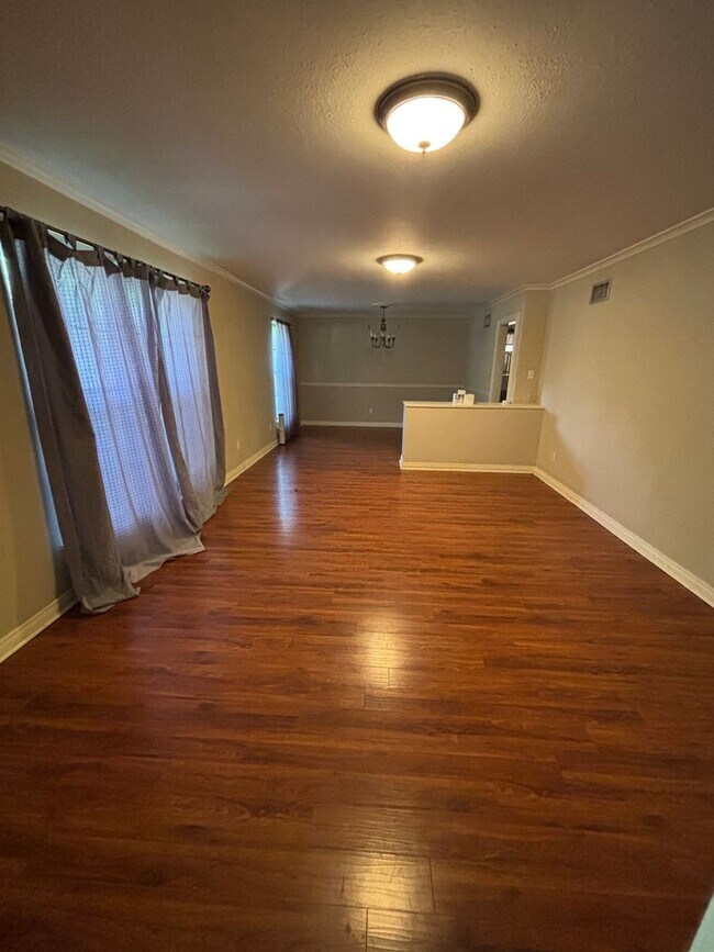 Foto del edificio - Beautiful 3 Bedroom Broadmoor Home