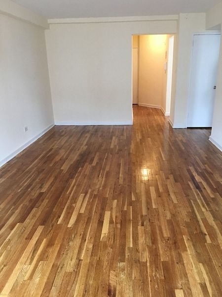 Foto principal - 67-15 Dartmouth St