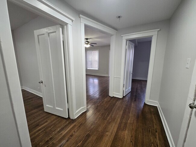 Foto del edificio - 6812 S Cornell Ave