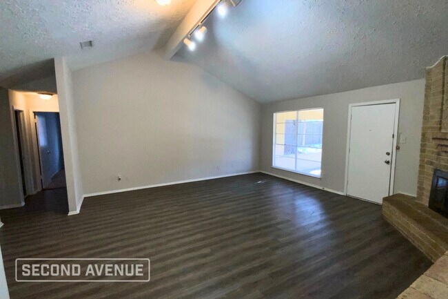 Building Photo - 15907 Wingdale Dr