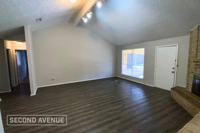 Foto del edificio - 15907 Wingdale Dr