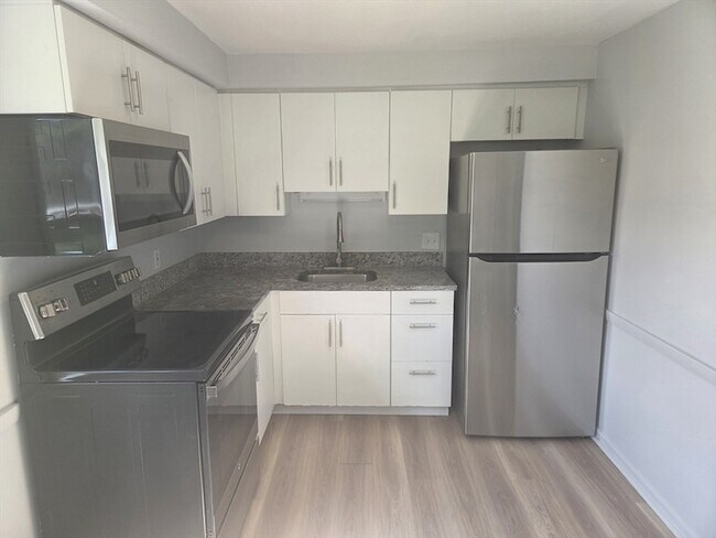 Foto del edificio - 4 Town House Ct