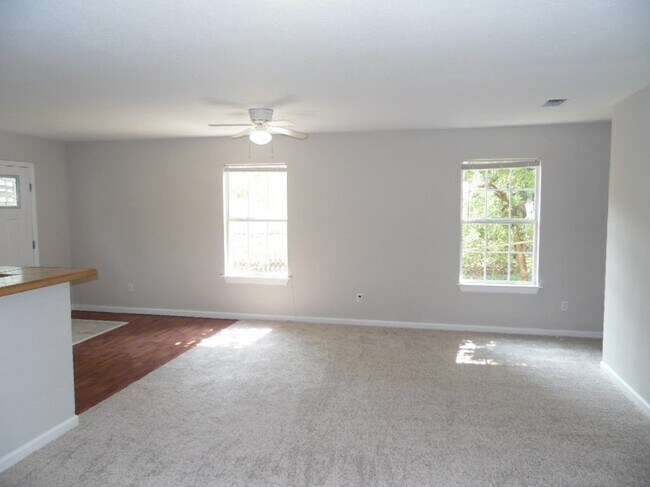 Photo - 725 W Georgia St Apartment