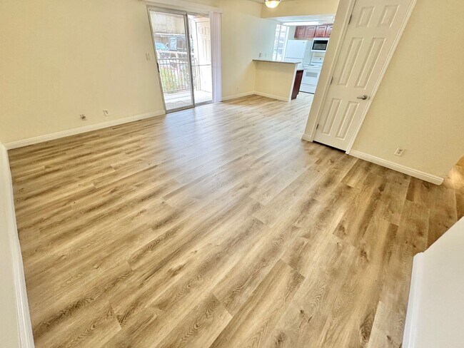 Foto del edificio - 5422 River Glen Dr