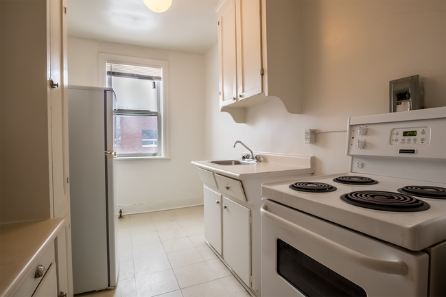 Building Photo - 6-56 Balmoral St