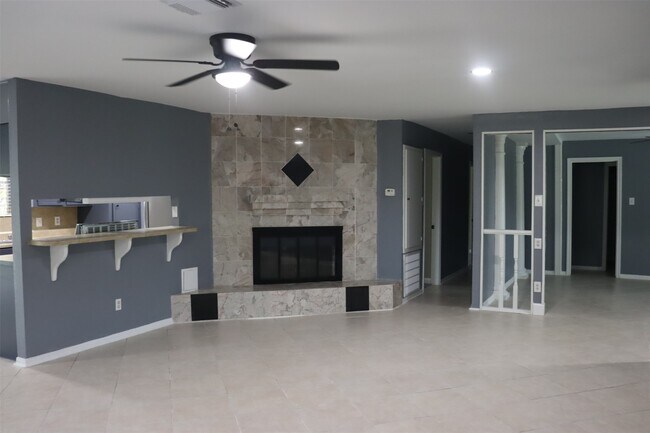 Building Photo - 12507 New Rochelle Ct