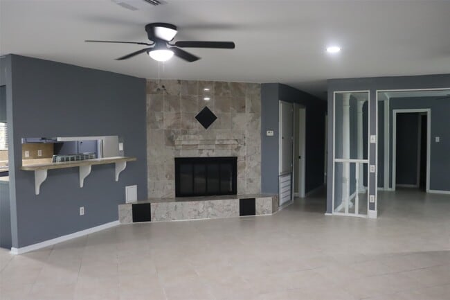 Foto del edificio - 12507 New Rochelle Ct