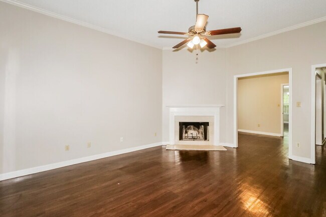 Foto del edificio - 2241 Lake Hill Ct