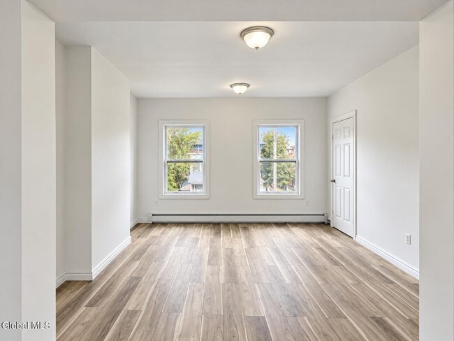 Building Photo - 33 Storrie St