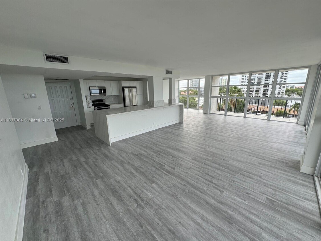 Foto principal - 200 Leslie Dr