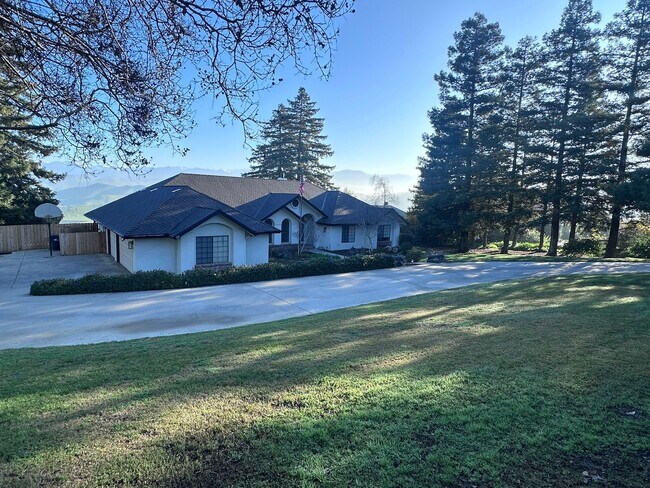 Foto del edificio - Beautiful home coming soon located on Badger Hill