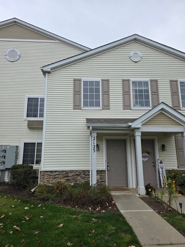 Building Photo - 2125 Silverstone Dr