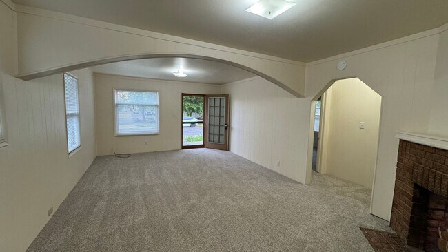 Foto del edificio - Newly Remodeled 2BD/1BA Home – Fenced Yard & A/C in Every Room!