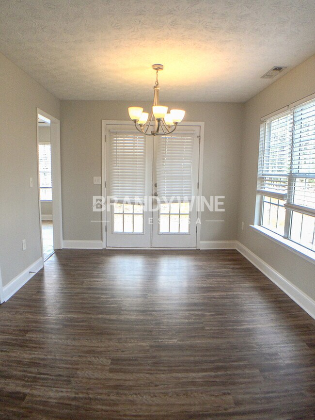 Building Photo - One half month FREE RENT!!!
