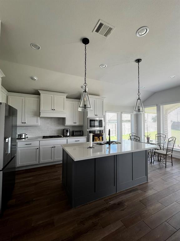 Foto del edificio - 9827 Starry Night Ln