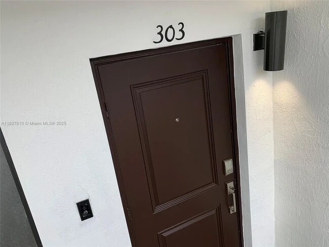Foto del edificio - 303 NE 208th Ter