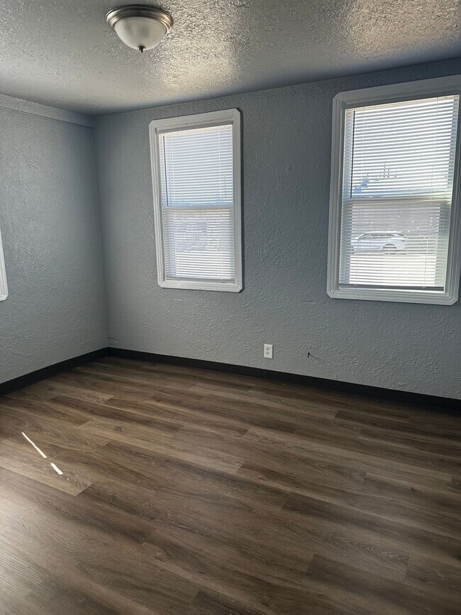 Foto del edificio - 1356 East Ave