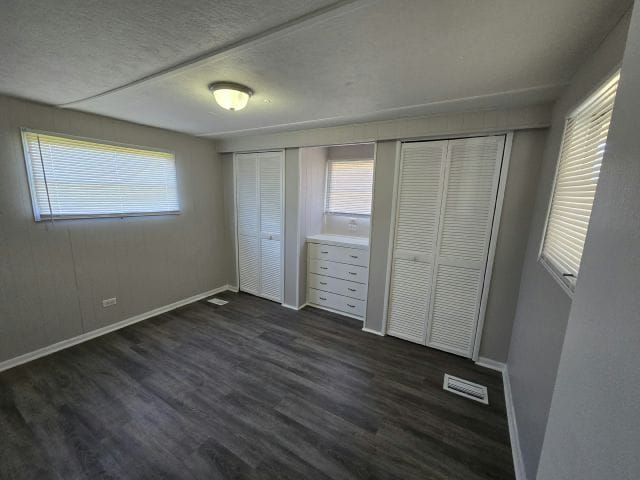 Foto del edificio - 105 48th Ave Terrace W