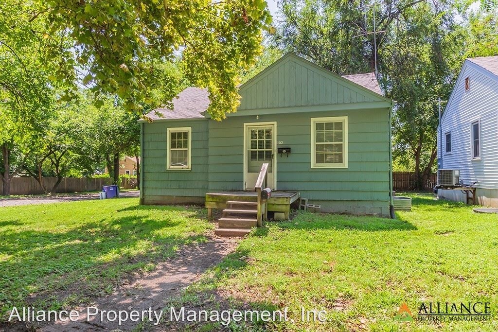Primary Photo - 4 br, 2 bath Room For Rent - 901 Ratone St.