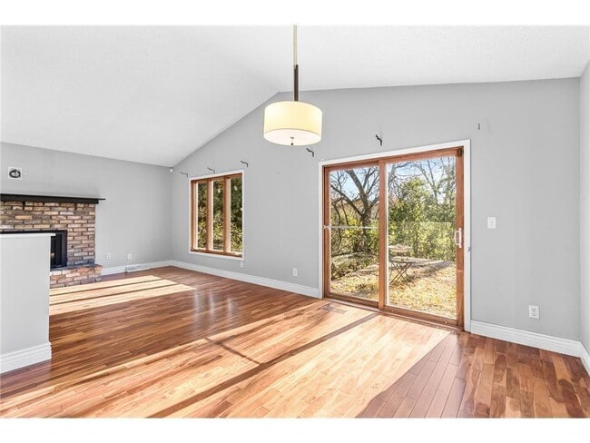 Building Photo - 16405 13th Ave N