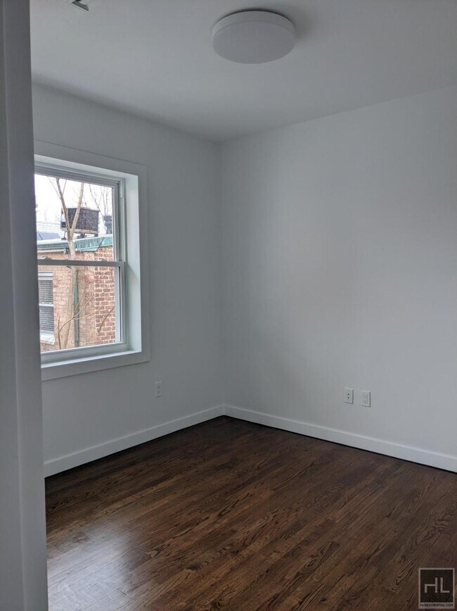 Building Photo - 135 STREET