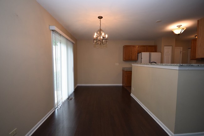 Building Photo - 733 Fieldcrest Dr